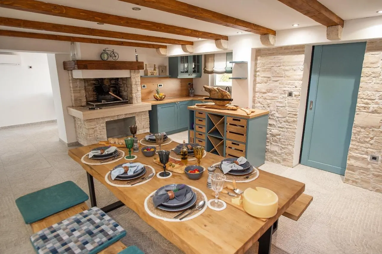 Holiday home Family Friendly House With A Swimming Pool Maslenica, Novigrad - 20492 Villa
